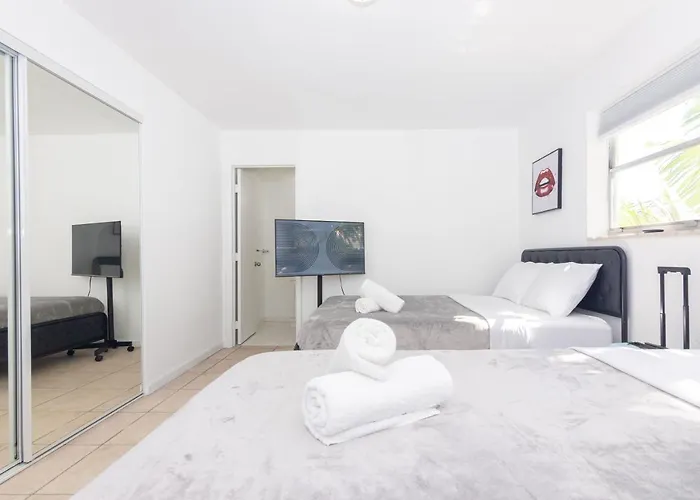 One Bedroom Apartment - With Parking & Balcony - Heart Of Wynwood